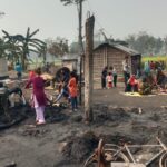 कुशीनगर :: अज्ञात कारणों से लगी आग 17 झोपड़ियां जल कर हुई खाक