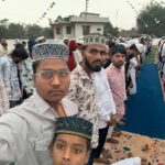 कुशीनगर :: धूमधाम से मनाई गई ईद-उल-फितर, नमाज के बाद गले मिलकर दिया मुबारकबाद