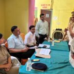 मीरजापुर :: आईजी ने कोतवाली शहर व डीएम ने थाना मड़िहान में थाना समाधान दिवस के अवसर पर आए हुए फरियादियों की सुनी समस्याएं