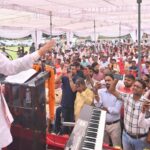 कुशीनगर :: अटल युवा संवाद में उमड़ा जनसैलाब, मेधावी छात्र व युवा उद्यमी हुए सम्मानित